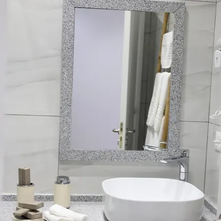 Hira - At Center * Tirana