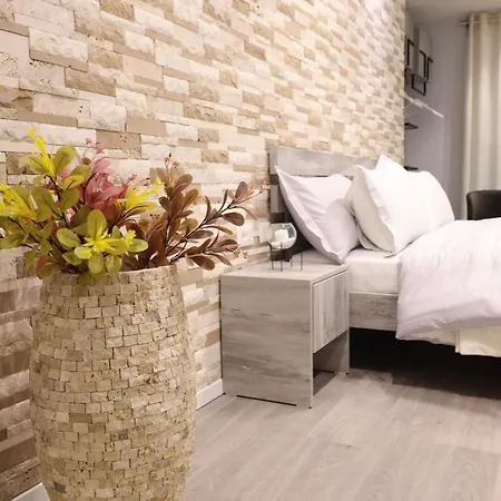 Hotel Hira - At Center Tirana